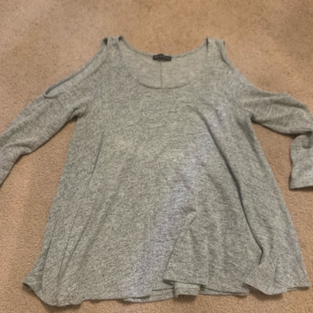 Women’s cold shoulder top
